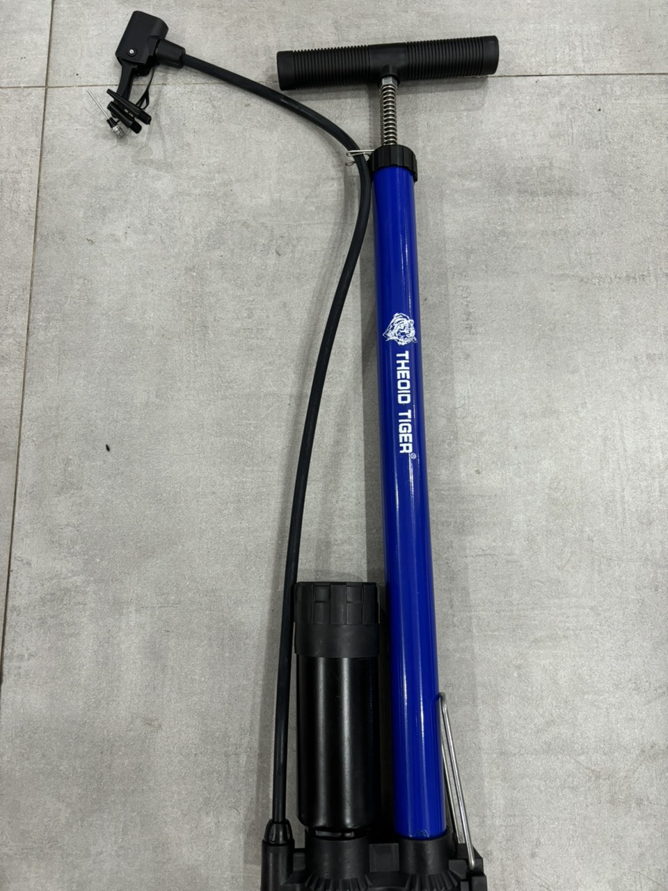 Bơm Xe Tiger ống đồng hồ Đen Cao 5932B