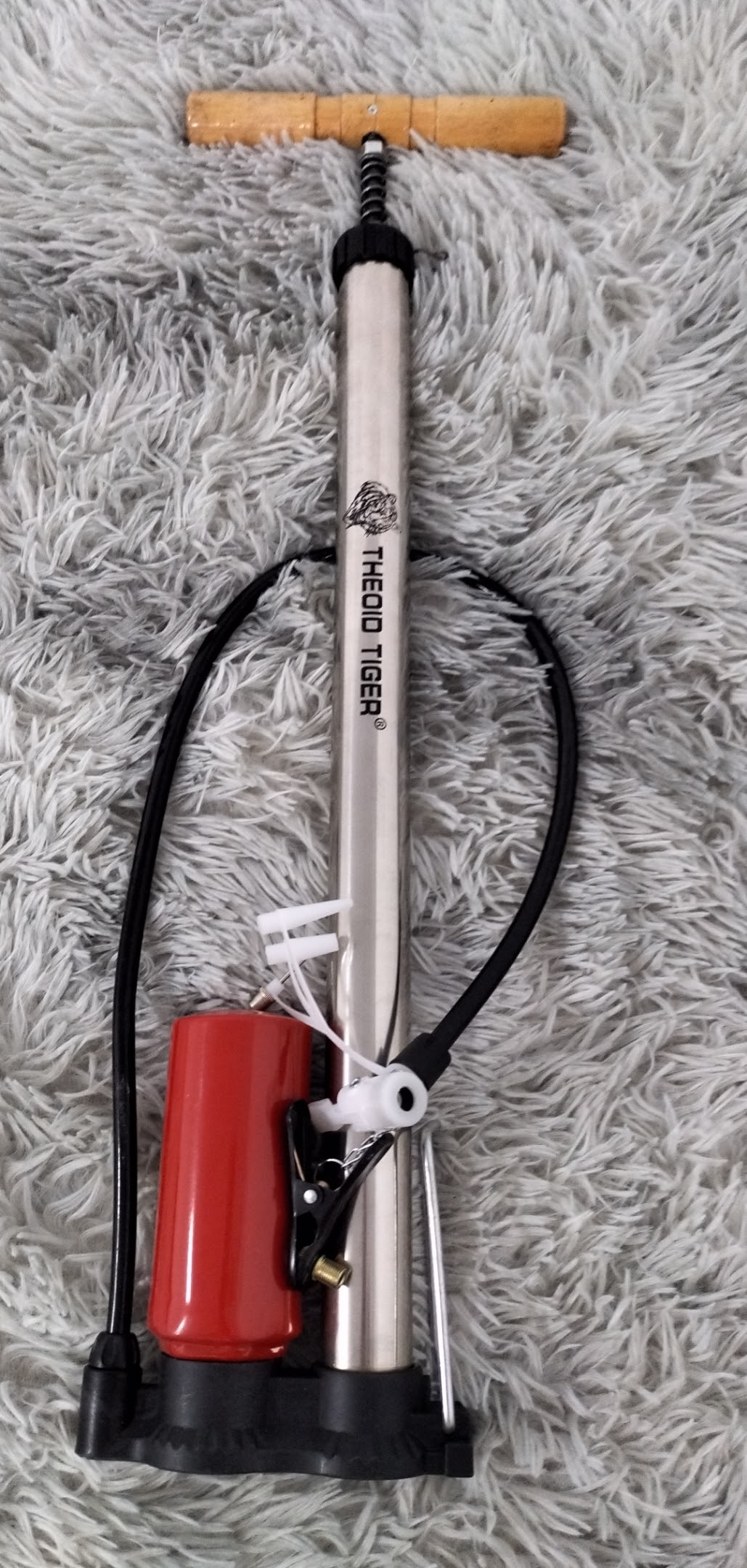 Bơm Xe Tiger ống đồng hồ Đen Cao 5932B