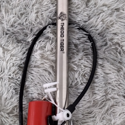 Bơm Xe Tiger ống đồng hồ Đen Cao 5932B